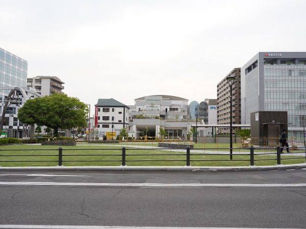 小牧駅周辺の広場