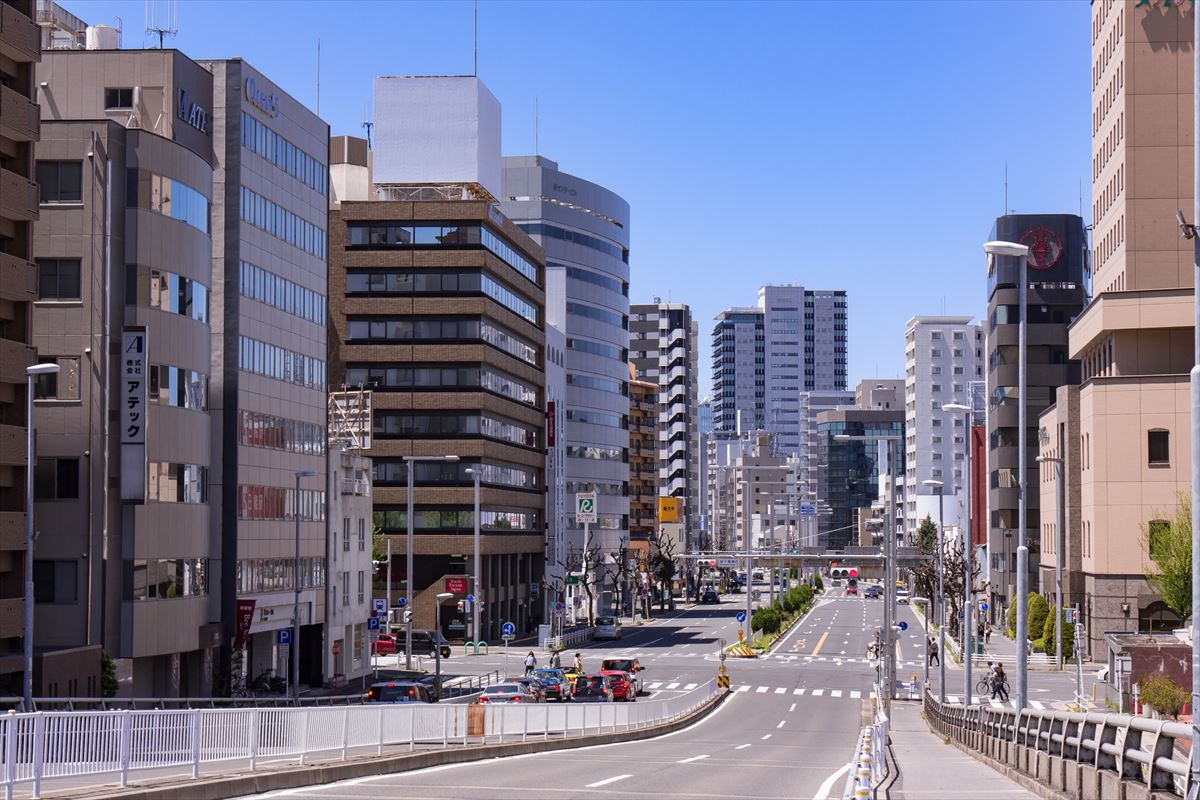 千種区内の幹線道路沿いの街並み