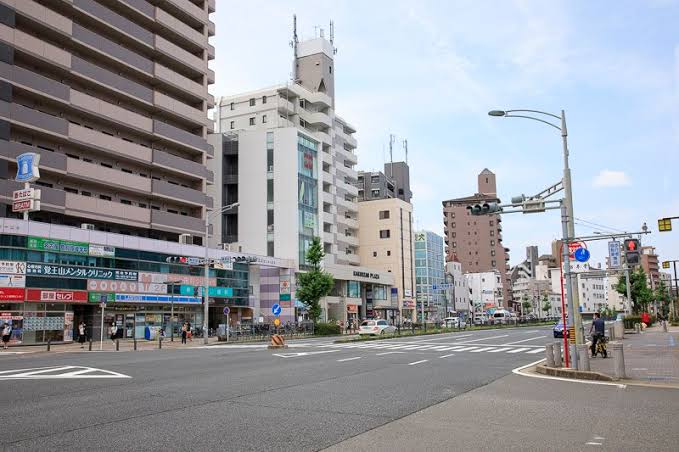 千種区の幹線道路と街並み