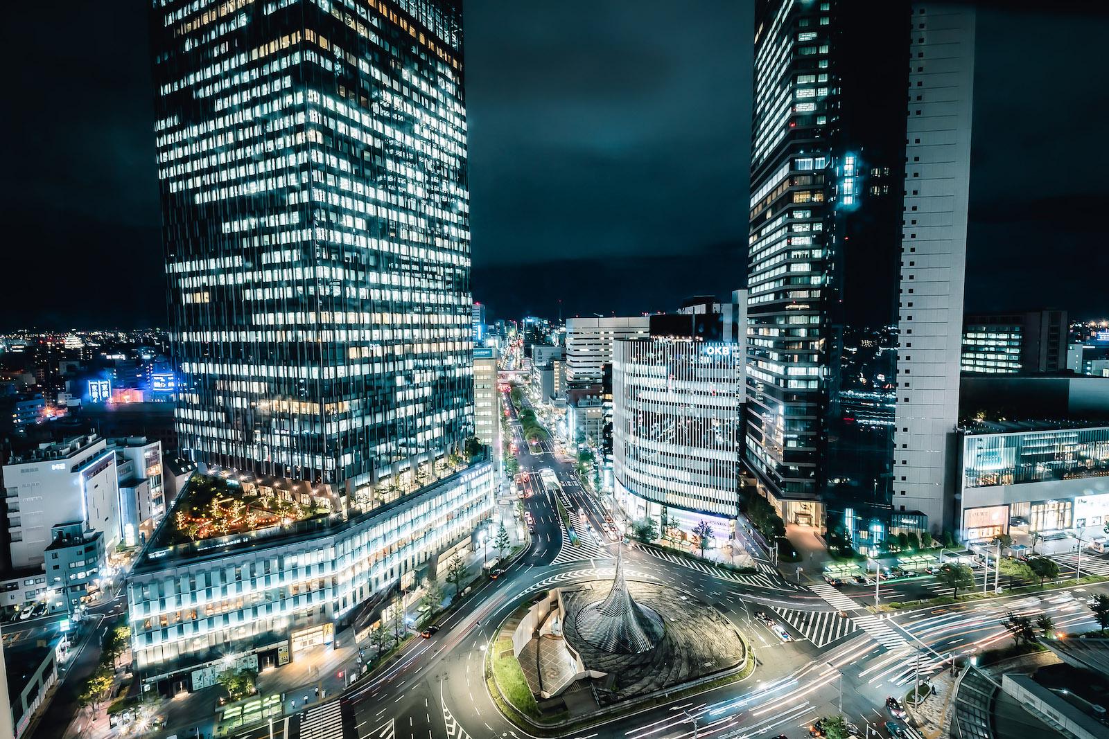 名古屋都心の夜景と高層ビル群