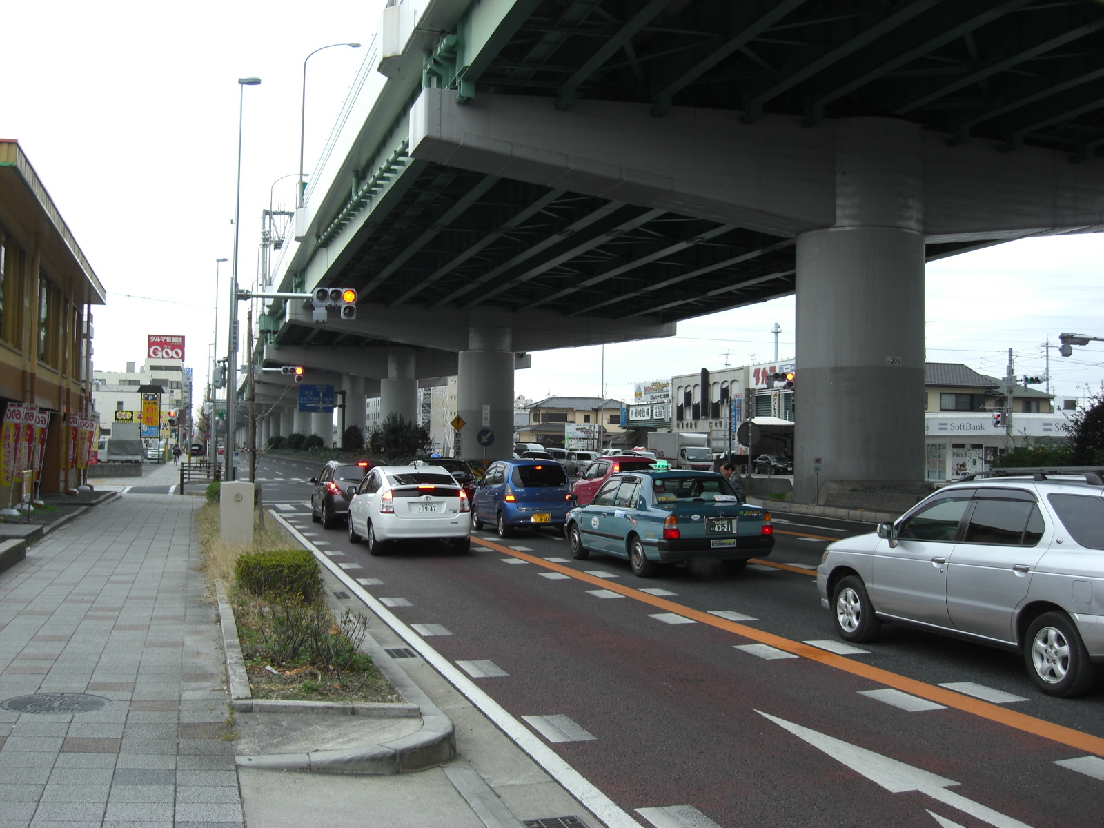国道1号沿いの名古屋市南区の街並み