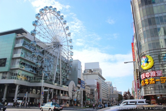 栄の商業施設と観覧車