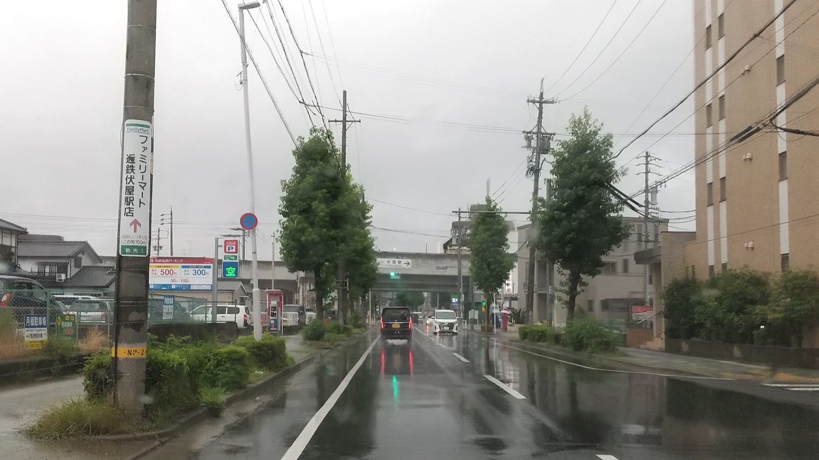 伏屋・助光周辺の道路と住宅地