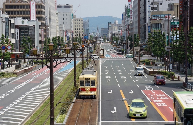 豊橋駅前大通を走る豊橋鉄道市内線