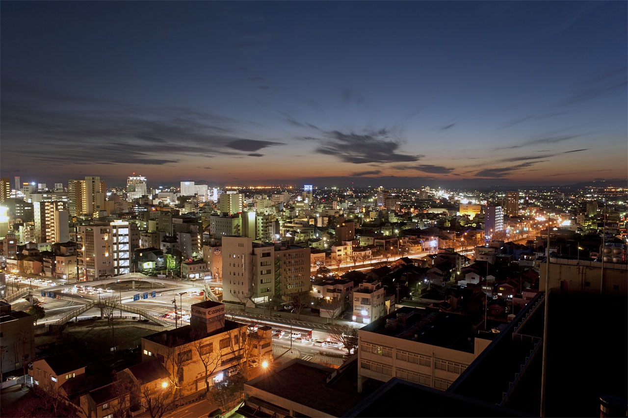 夜の豊橋市街地