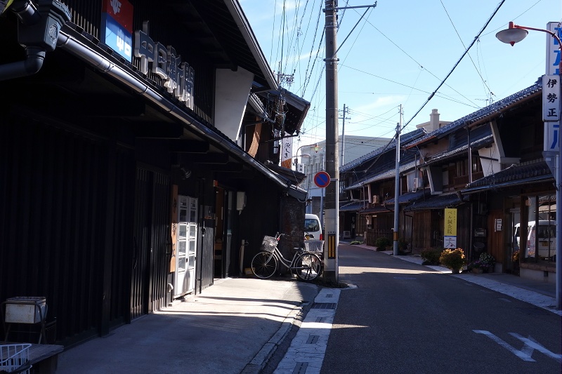 津島市の本町筋に残る歴史ある街並み